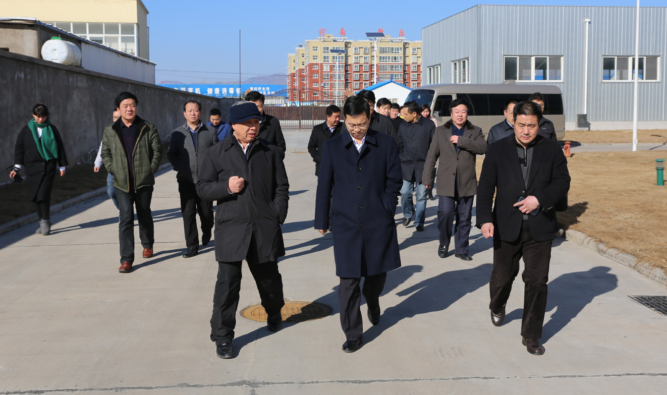 1622192183844682.jpg 網(wǎng)站內(nèi)頁 以汝州市市委書記高建軍為首的調(diào)研工作組對(duì)四知堂工業(yè)園進(jìn)行實(shí)地考察.jpg